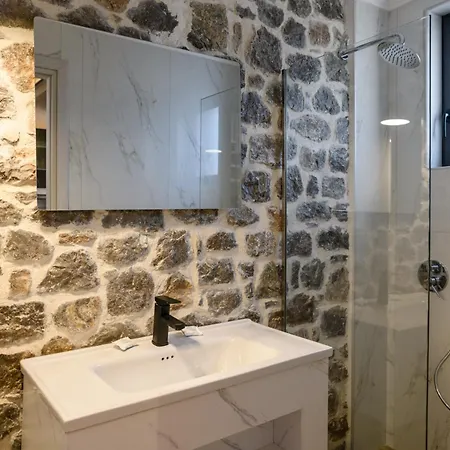 θριές παρνασσός Σαλέ